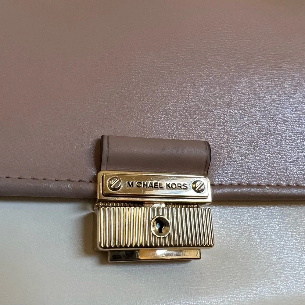 Michael Kors Bradshaw Boxy Flap Messenger Crossbody In Berry $368